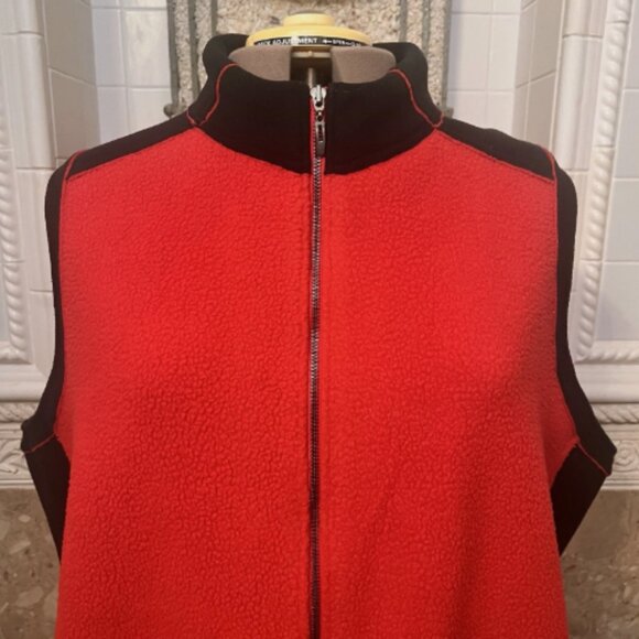 Susan Graver. Size 3X. Red Black Fleece Poly. Vest. Zip. Pockets. DB2 - Picture 2 of 6